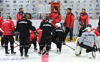 «Донбасс» провел первую тренировку на льду