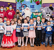 62 000 подарков для детей Донецкой области от ХК «Донбасс» и Фонда Бориса Колесникова